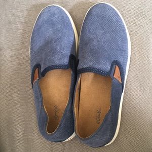 Olukai slip on sneakers Women’s US size 6